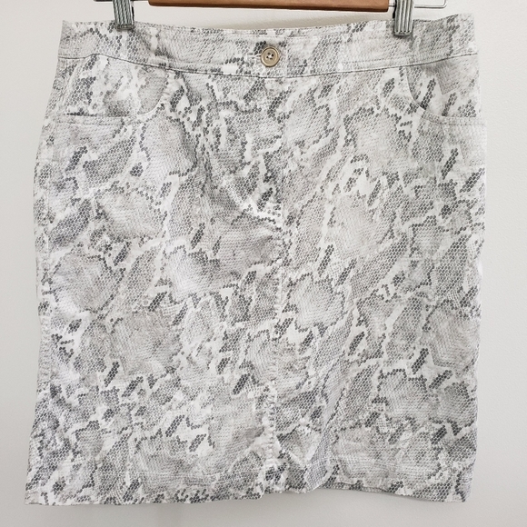 Chico's Snakeskin Print Straight Short Casual Skirt Women's Sz 1.5 - Picture 2 of 7